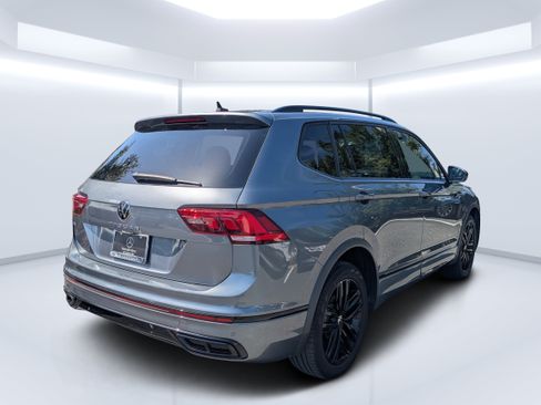 Used 2022 Volkswagen Tiguan SE R-Line FWD image 3