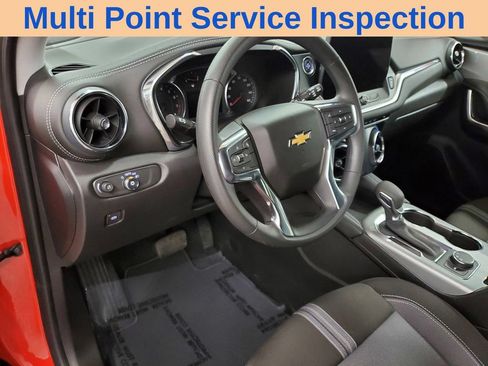 Used 2025 Chevrolet Blazer LT FWD image 11