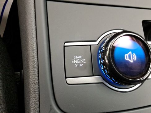 Used 2025 Volkswagen Tiguan S image 25