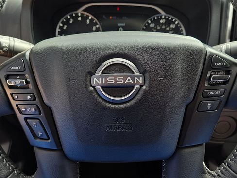Used 2025 Nissan Frontier SV w/ SV Convenience Package image 16
