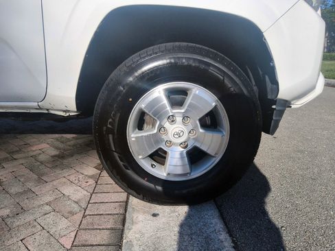 Used 2019 Toyota Tacoma SR RWD image 40