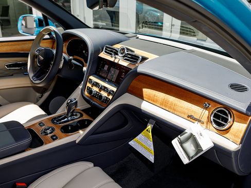 New 2025 Bentley Bentayga Extended Wheelbase image 39