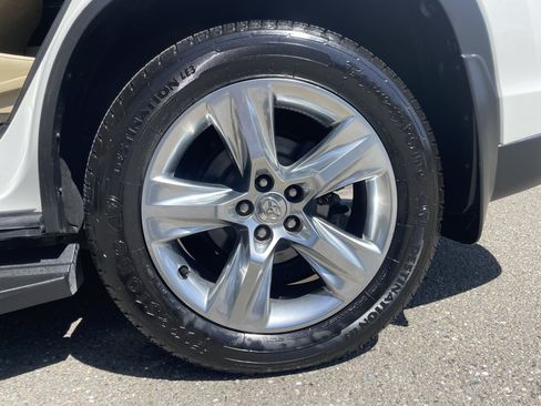 Used 2014 Toyota Highlander Limited w/ Driver Technology Package AWD/4WD image 16