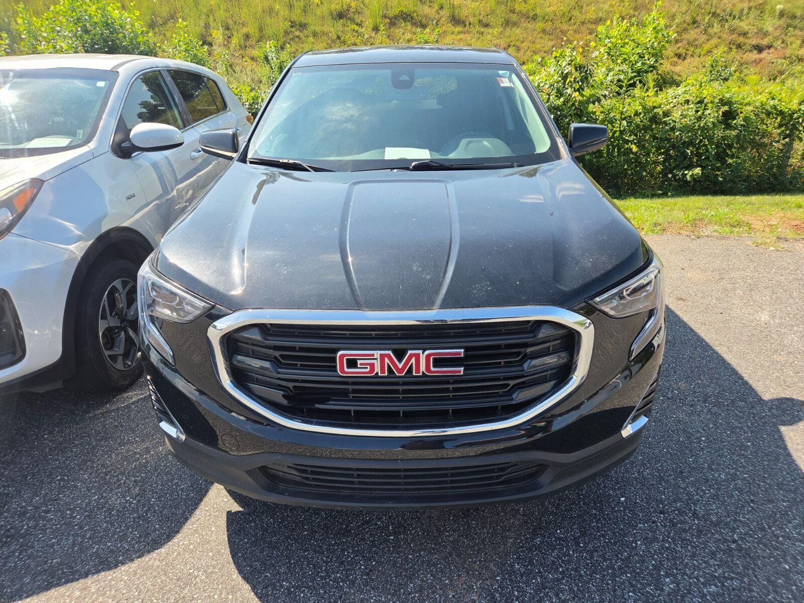 Used 2020 GMC Terrain SLE w/ LPO, Cargo Package FWD image 2