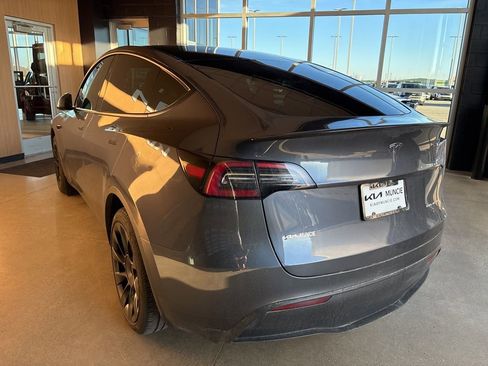 Used 2023 Tesla Model Y Long Range image 9