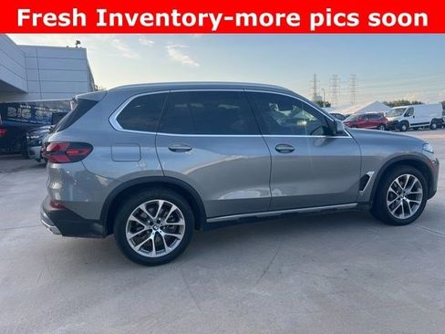Used 2025 BMW X5 xDrive40i AWD/4WD image 3