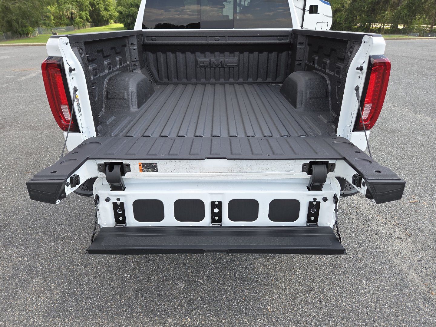 New 2026 GMC Sierra 1500 SLT w/ SLT Premium Plus Package AWD/4WD image 23