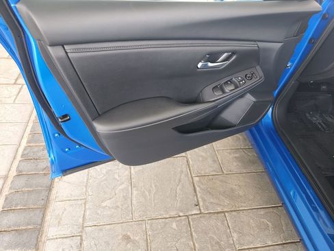 Used 2025 Nissan Sentra SV FWD image 27