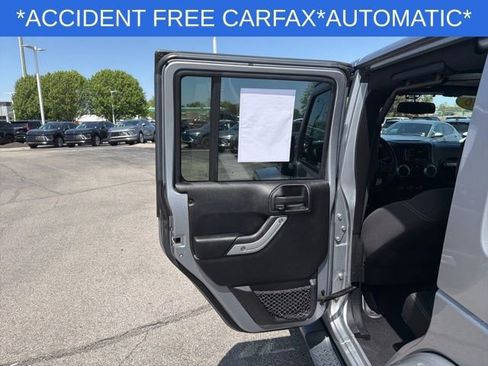 Used 2016 Jeep Wrangler Unlimited Sahara w/ Dual Top Group image 22