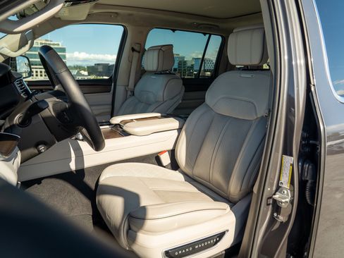 Used 2023 Jeep Grand Wagoneer Series II AWD/4WD image 23