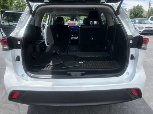 Certified 2025 Toyota Highlander XLE AWD/4WD image 25