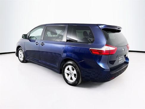 Used 2018 Toyota Sienna L image 5