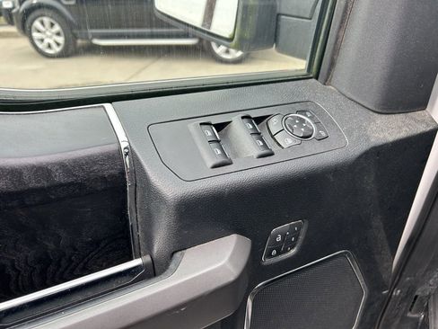 Used 2019 Ford F150 Platinum w/ Equipment Group 701A Luxury image 10