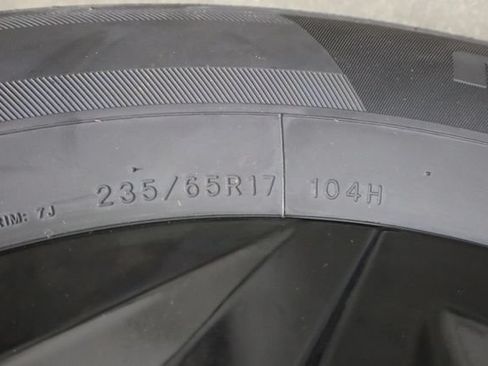 Used 2025 Kia Carnival FWD image 42