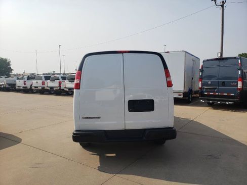 Used 2020 Chevrolet Express 3500 Extended w/ Driver Convenience Package RWD image 8