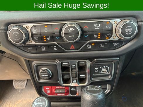 Used 2025 Jeep Gladiator Mojave AWD/4WD image 9