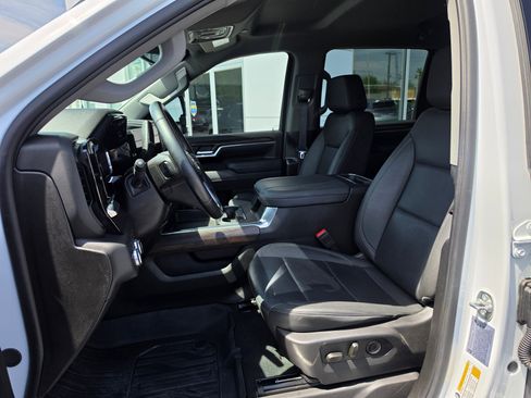 Used 2025 GMC Sierra 2500 SLT w/ SLT Premium Package image 11