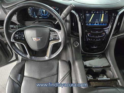 Used 2018 Cadillac Escalade Platinum AWD/4WD image 17