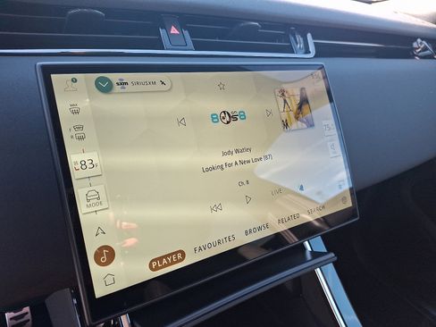 Used 2025 Land Rover Range Rover Evoque Dynamic SE image 17