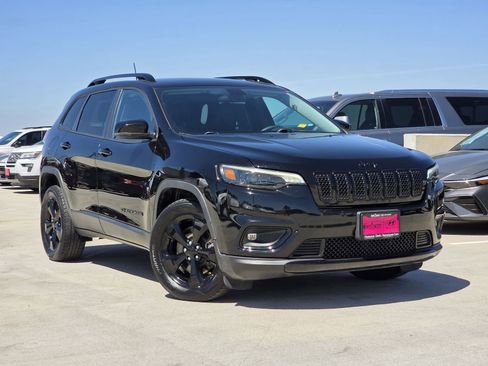 Used 2020 Jeep Cherokee Latitude Plus FWD image 3