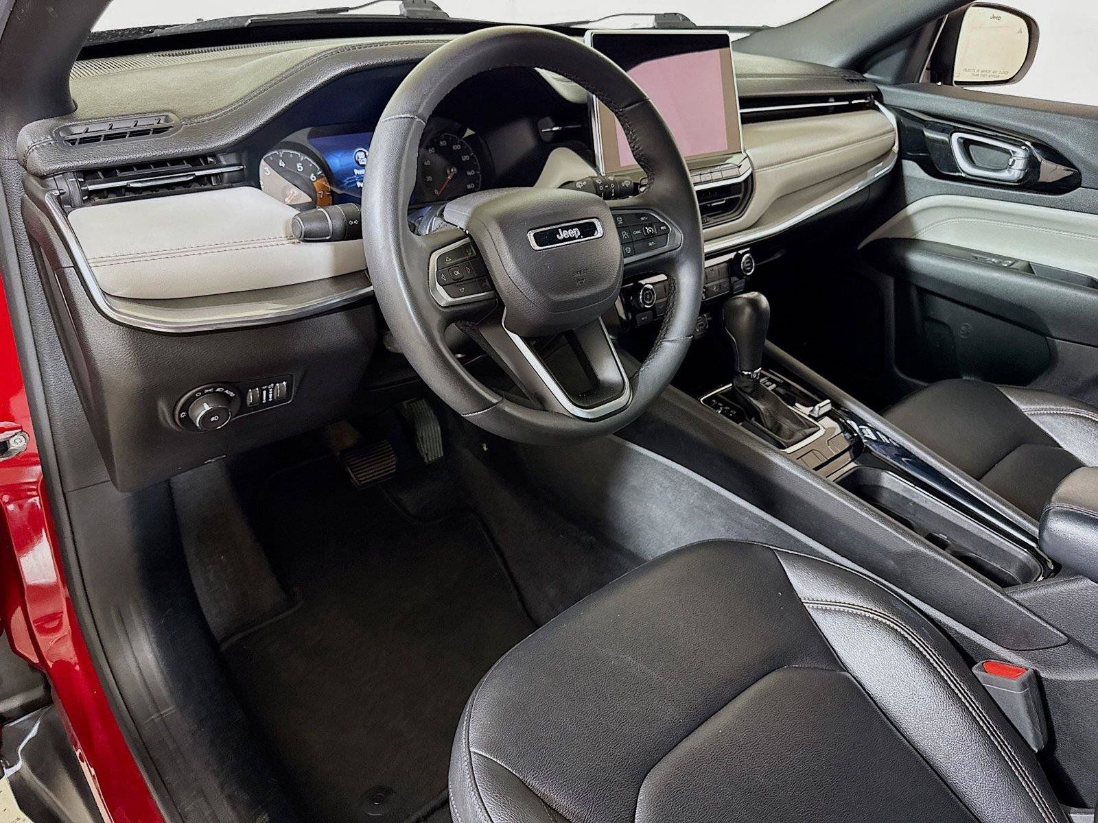 Used 2024 Jeep Compass Limited AWD/4WD image 7