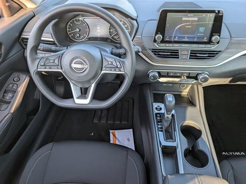 New 2026 Nissan Altima 2.5 SV FWD image 9