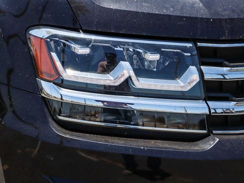 Used 2018 Volkswagen Atlas SEL AWD/4WD image 12