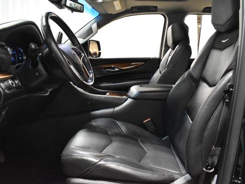 Used 2019 Cadillac Escalade Premium Luxury image 2