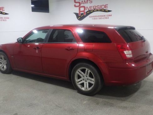 Used 2005 Dodge Magnum R/T w/ Convenience Group II RWD image 2