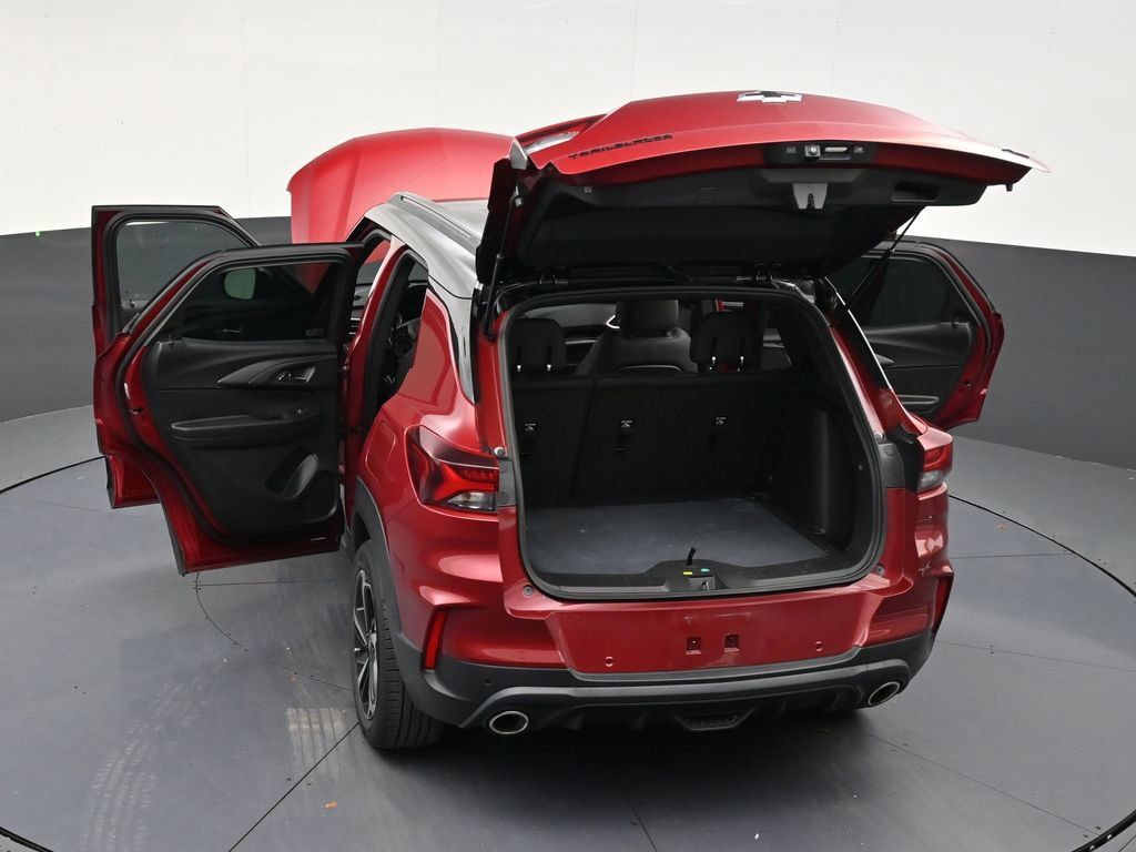 Used 2021 Chevrolet TrailBlazer RS w/ Technology Package FWD image 32