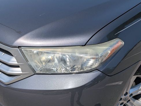 Used 2012 Toyota Highlander Limited w/ Tow Pkg FWD image 7