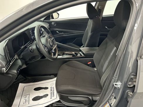 Used 2023 Hyundai Elantra SEL image 9
