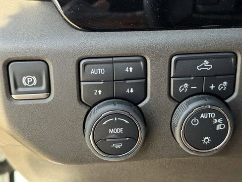 Used 2024 Chevrolet Silverado 1500 LT image 23