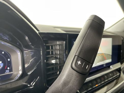 Used 2025 GMC Sierra 1500 SLE image 15