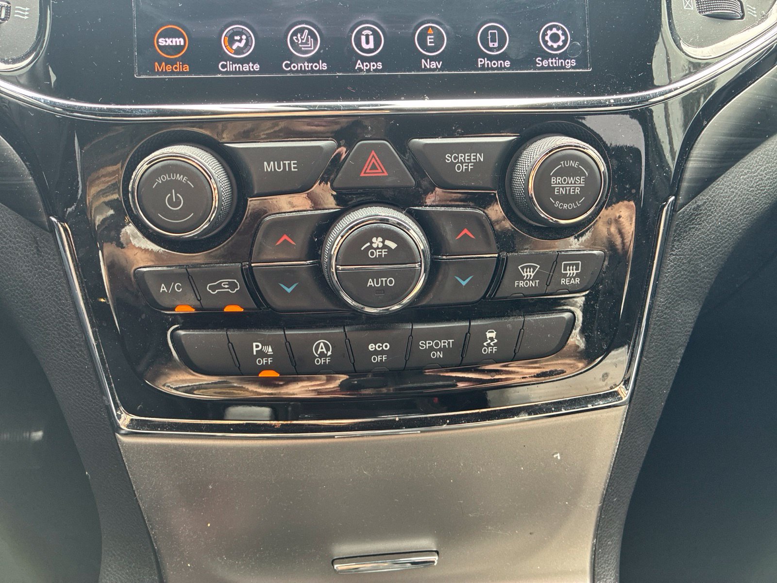 Used 2021 Jeep Grand Cherokee Laredo X AWD/4WD image 25