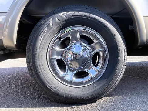 Used 2003 Ford F150 Lariat RWD image 15