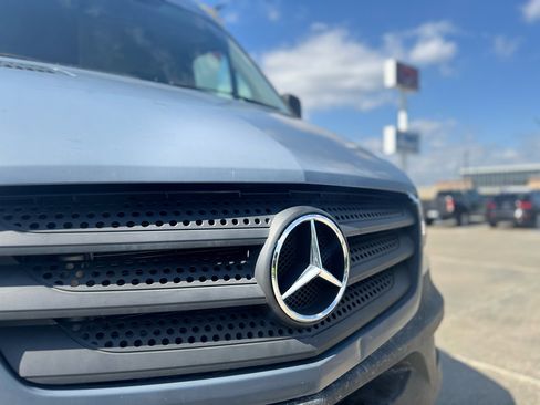 Used 2018 Mercedes-Benz Sprinter 2500 image 13
