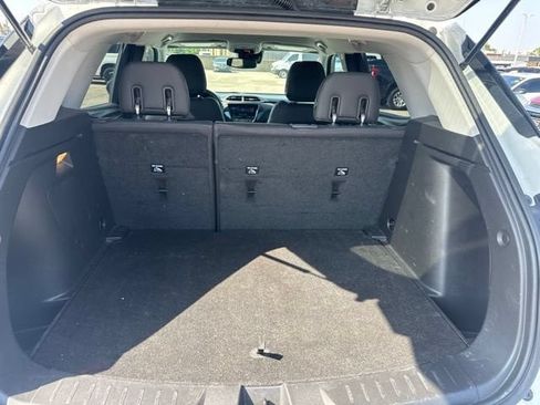 Used 2021 Chevrolet TrailBlazer LT w/ Premium Seating Package FWD image 16