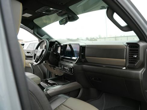 Used 2024 Chevrolet Silverado 2500 ZR2 w/ Technology Package image 23