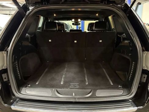 Used 2017 Jeep Grand Cherokee Limited AWD/4WD image 9