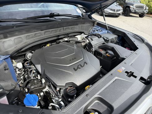 Used 2024 Kia Telluride SX w/ Towing Package FWD image 22