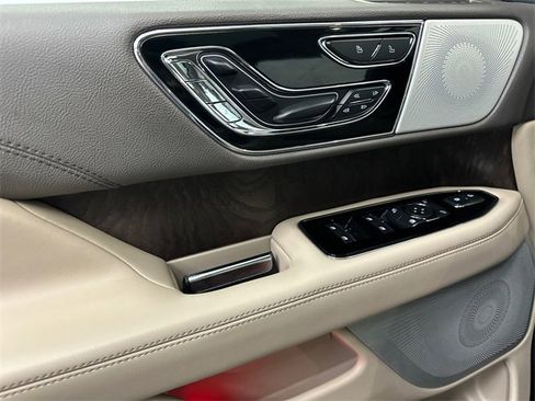 Used 2022 Lincoln Navigator Reserve image 39