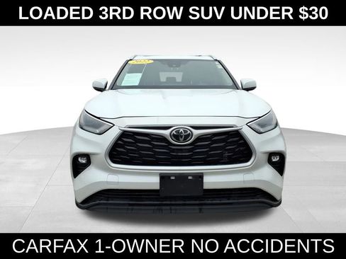 Used 2022 Toyota Highlander XLE AWD/4WD image 3