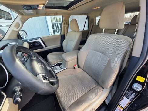 Used 2011 Toyota 4Runner SR5 w/ Convenience Pkg image 14