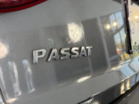 Used 2018 Volkswagen Passat 2.0T R-Line FWD image 31