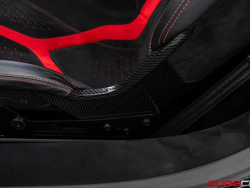 Used 2018 Lamborghini Huracan Performante AWD/4WD image 45