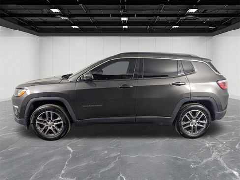 Used 2018 Jeep Compass Latitude w/ Popular Equipment Group image 2