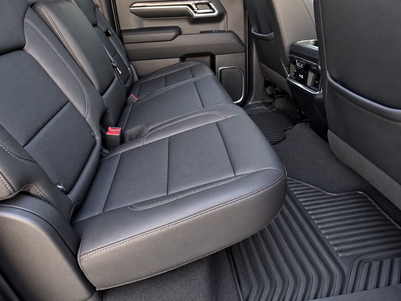 Certified 2024 Chevrolet Silverado 1500 LTZ w/ LTZ Premium Package AWD/4WD image 32