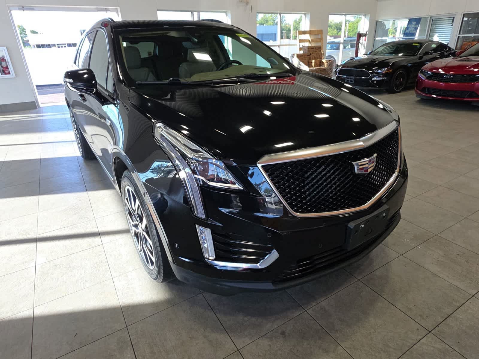 Used 2022 Cadillac XT5 Sportv w/ Platinum Package AWD/4WD image 3
