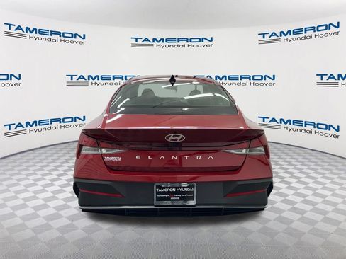Used 2024 Hyundai Elantra SEL FWD image 4